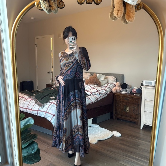 Etro Dresses & Skirts - Excellent condition Etro silk paisley print maxi gown